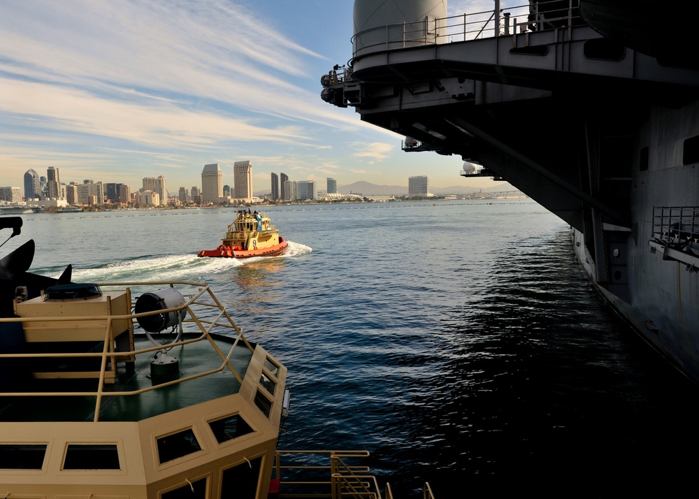 USS Nimitz leaves San Diego