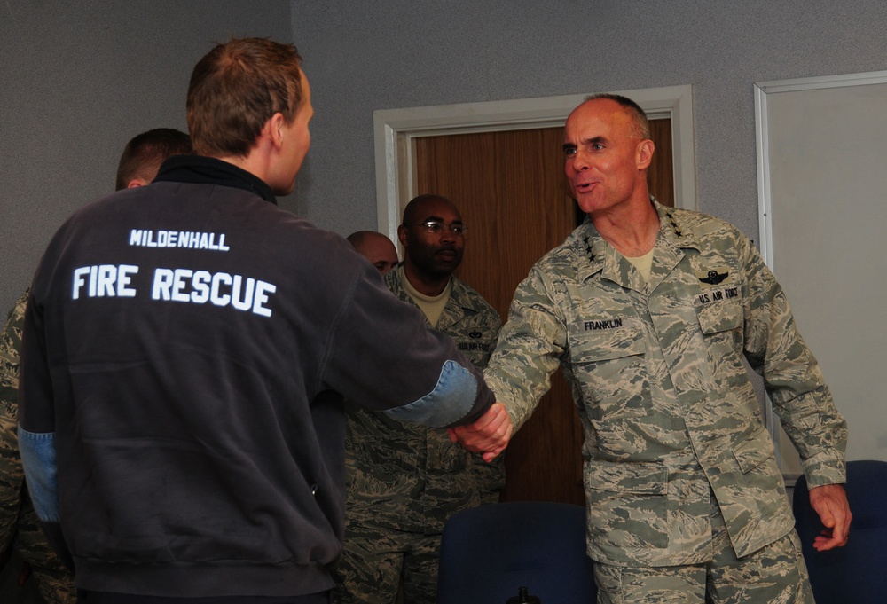 3rd AF commander visits UK bases