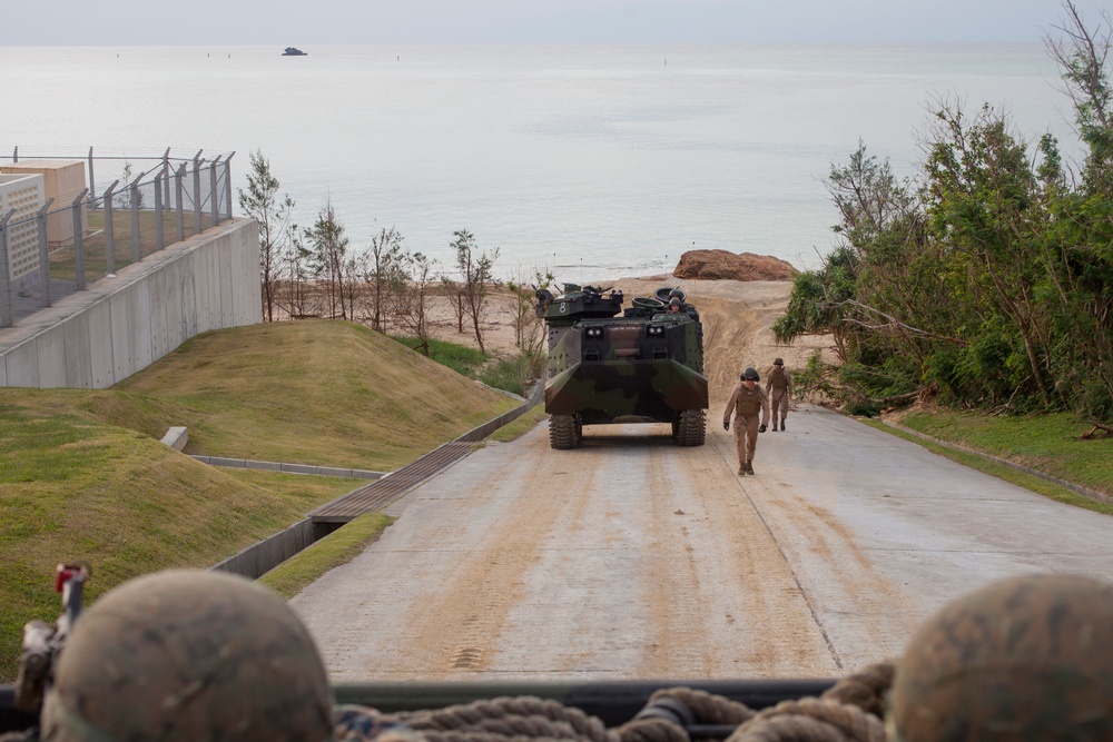 Showcasing amphibious landing; Exercise Keen Sword 2013 concludes