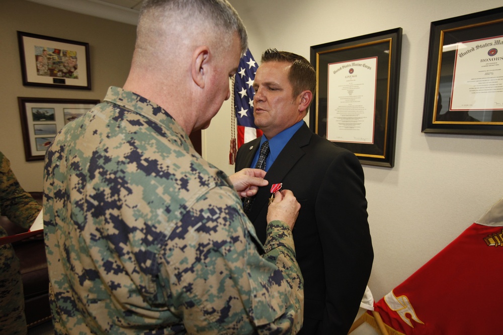 Marine awarded Bronze Star for training Afghan Army