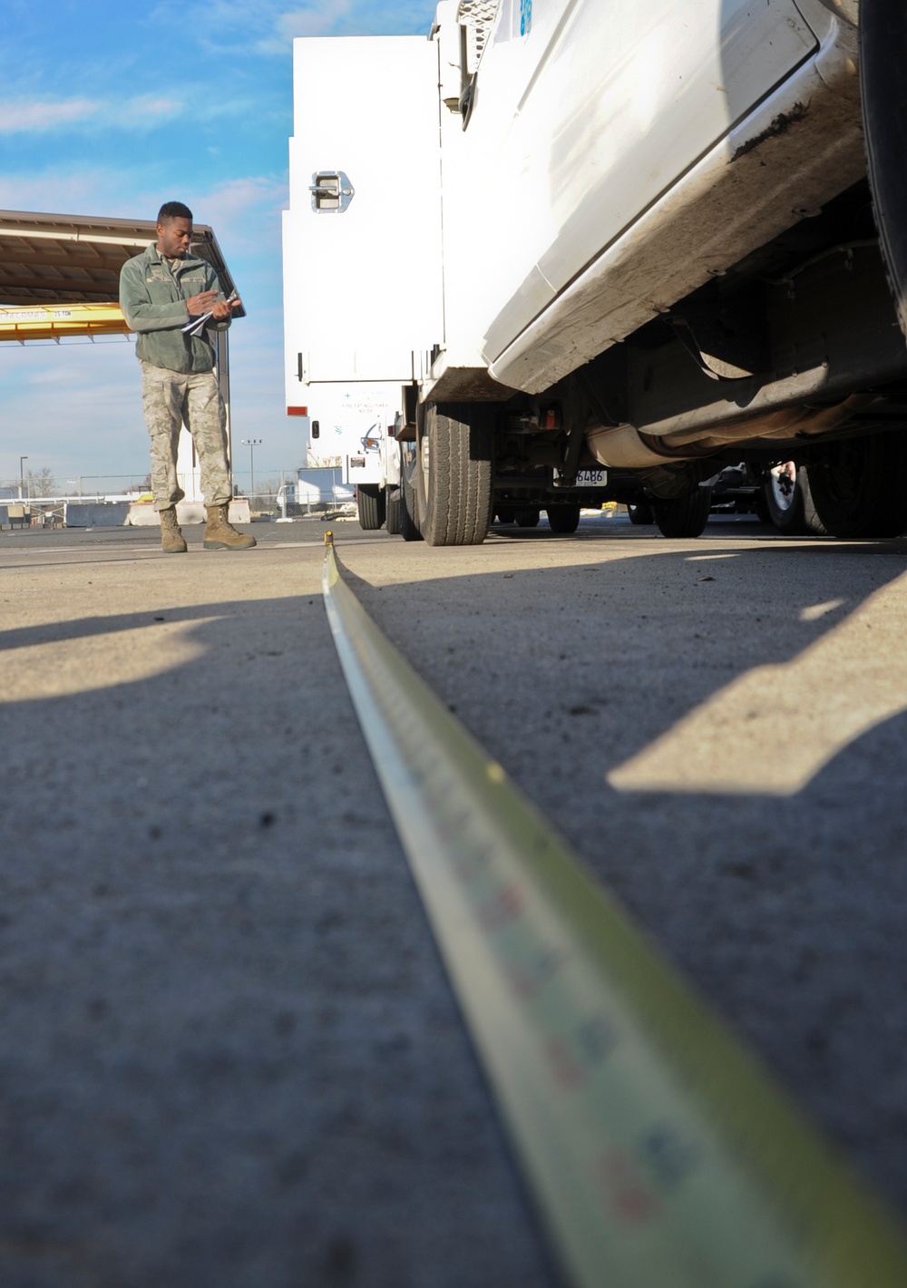 APS prepares hurricane-relief trucks for flight