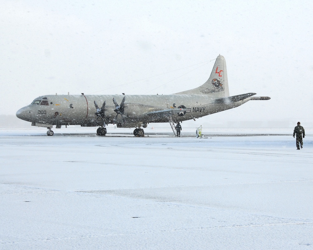 VP-8 Aircrew preflight a P-3C Orion