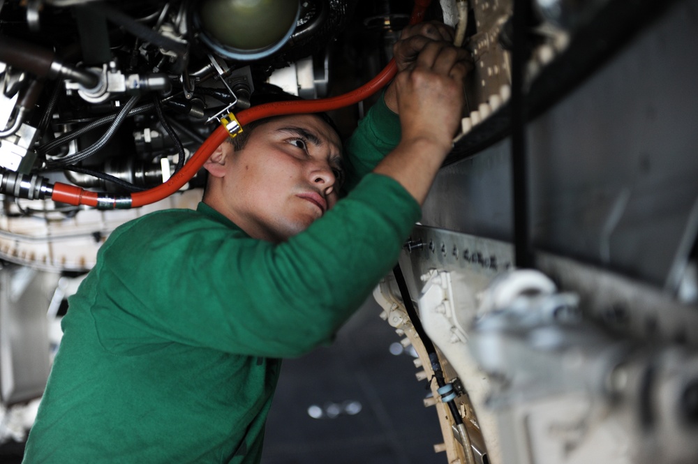 USS Nimitz sailor performs maintenance