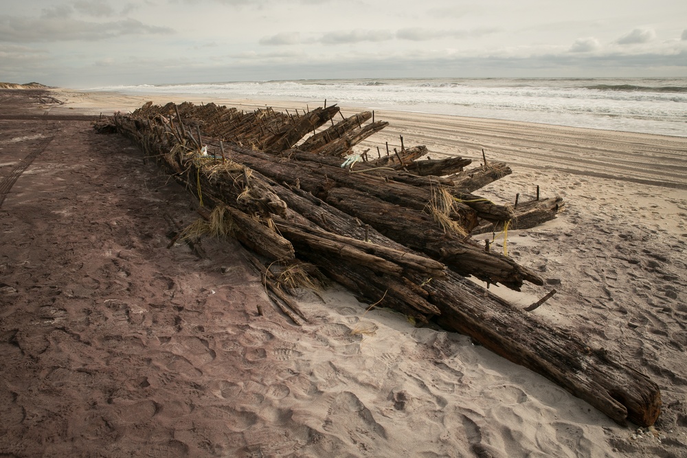 Hurricane Sandy reveals shipwreck