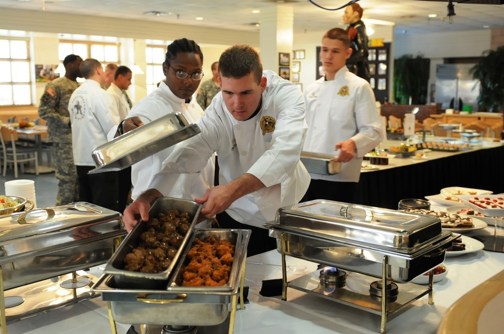 III Corps, Fort Hood culinary arts team hosts Thanksgiving show