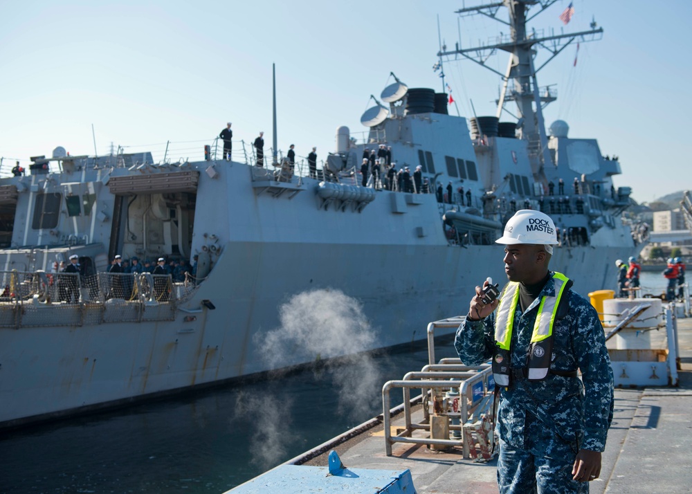 DVIDS - Images - USS McCampbell pulls in at port