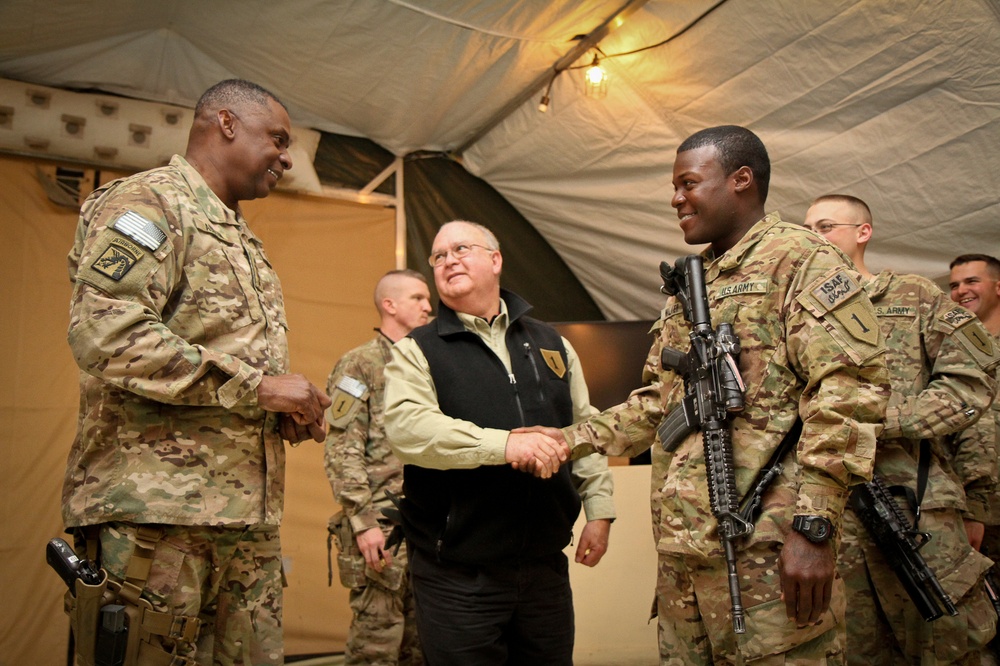 In photos: Army under secretary, vice chief of staff visit FOB Sharana