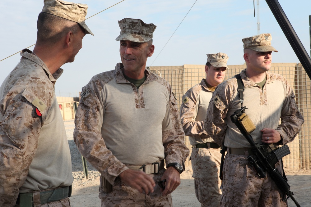 3rd MAW CG visits Marines and Sailors for Thanksgiving