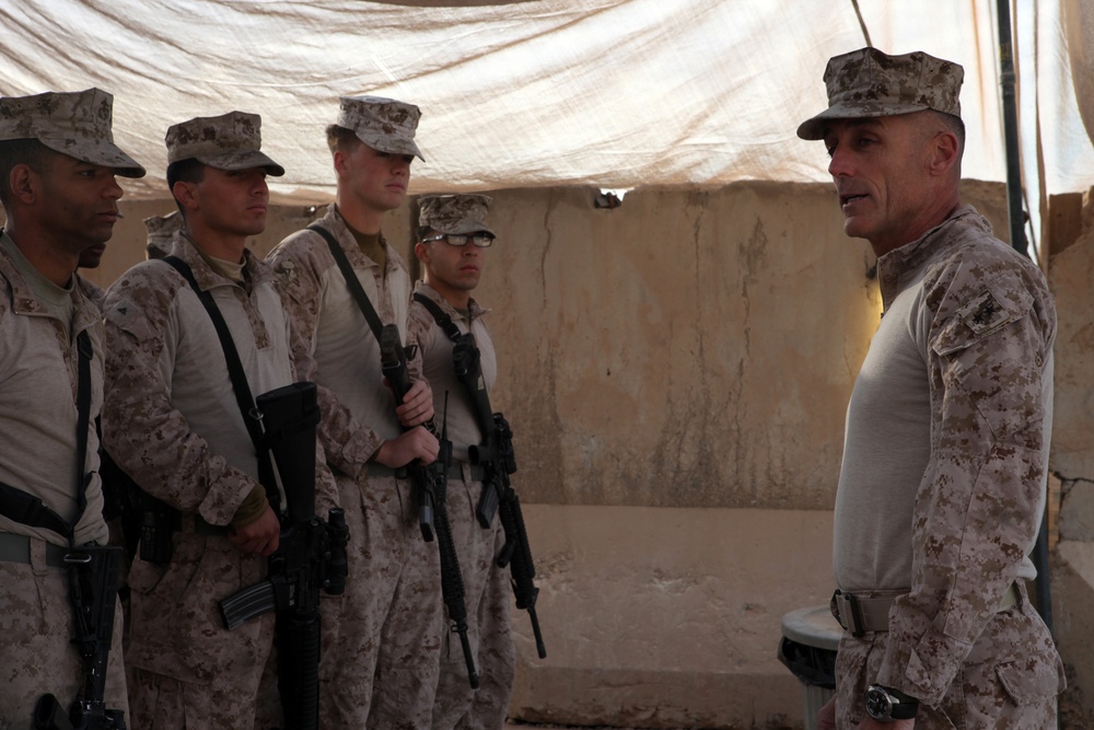 3rd MAW CG visits Marines and Sailors for Thanksgiving