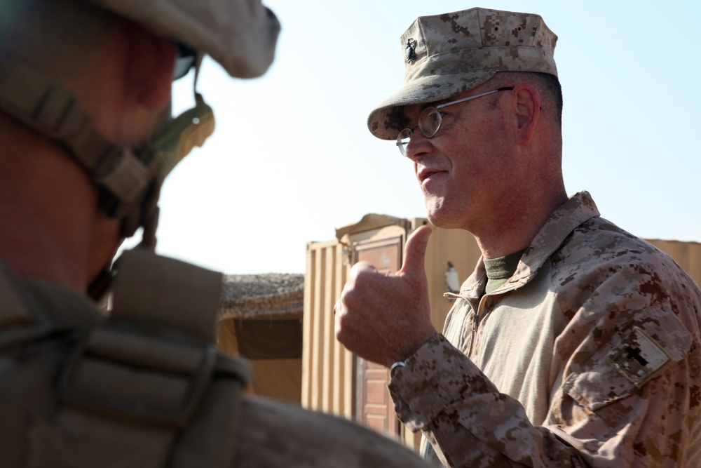 3rd MAW CG visits Marines and Sailors for Thanksgiving