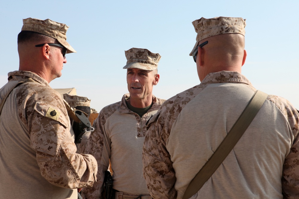 3rd MAW CG visits Marines and Sailors for Thanksgiving