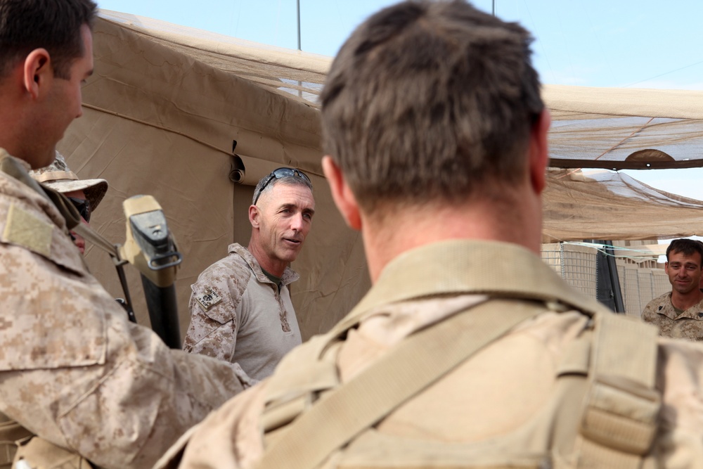 3rd MAW CG visits Marines and Sailors for Thanksgiving