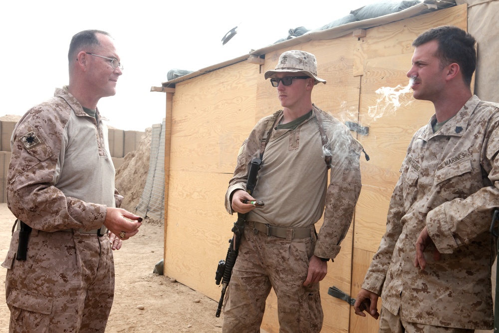 3rd MAW CG visits Marines and Sailors for Thanksgiving