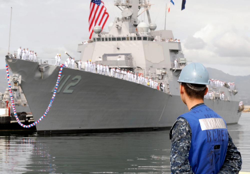 USS Michael Murphy arrives at its homeport