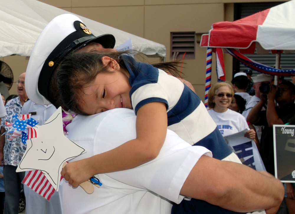 USS Michael Murphy arrives at its homeport