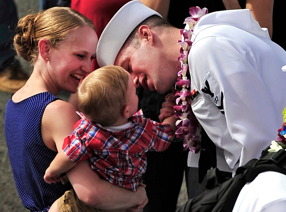 USS Michael Murphy arrives at Joint Base Pearl Harbor-Hickam