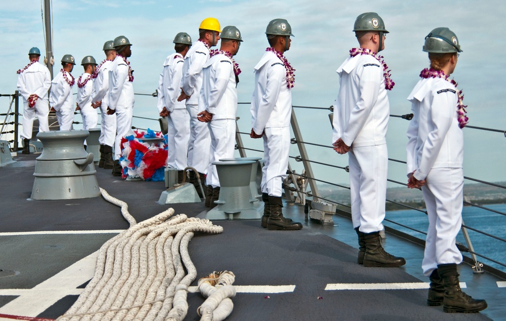 USS Michael Murphy arrives at its homeport