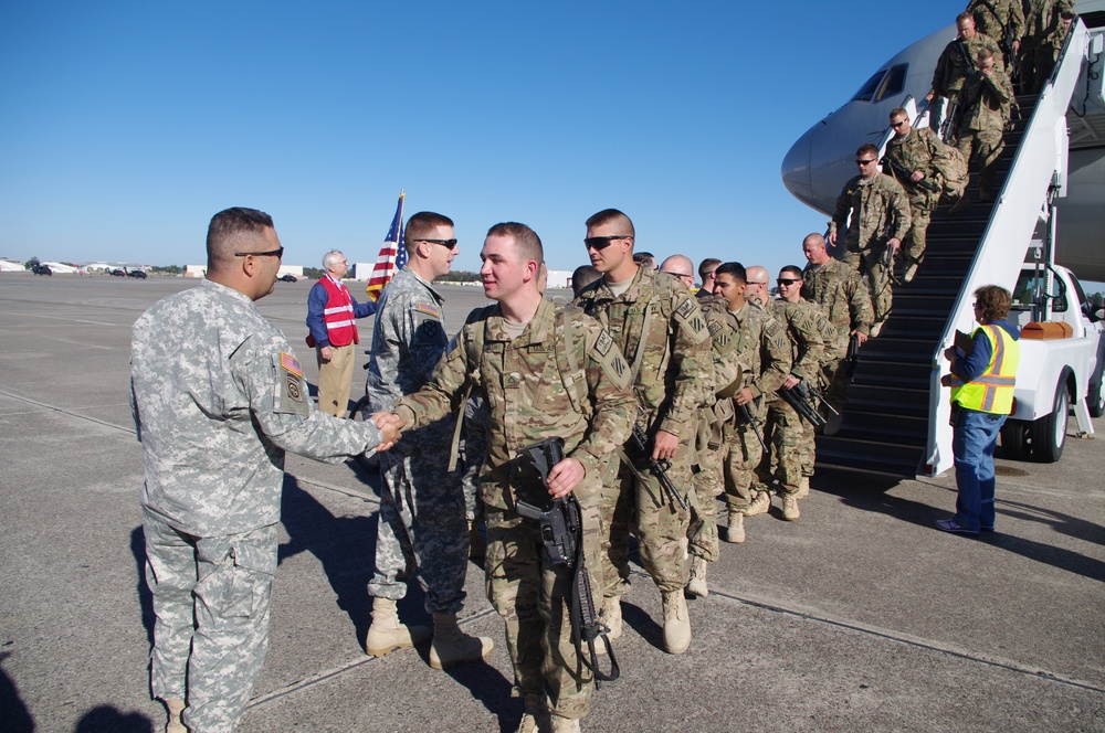 ‘Desert Rouges’ return from combat, reunite with wounded warriors