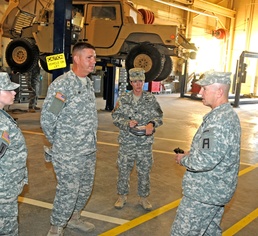 402nd FA, 5th AR host First Army commander's visit