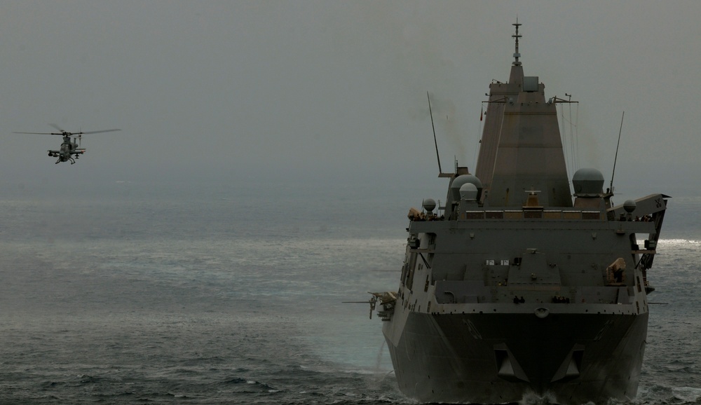 Helo approaches USS Green Bay