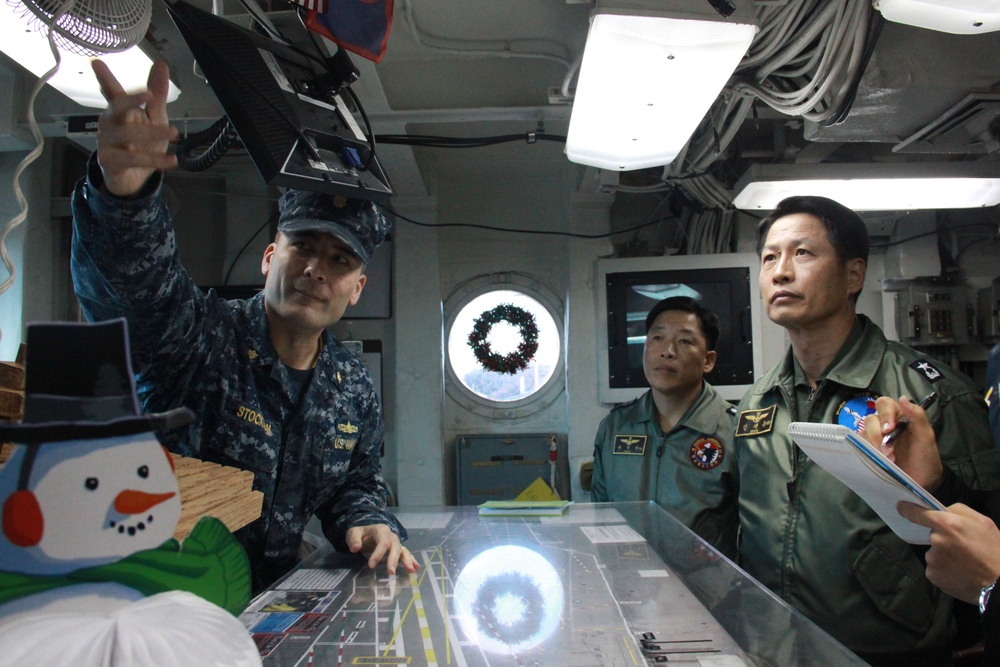 Korean admiral tours USS George Washington