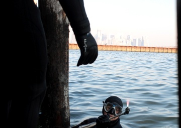 Resolute Brigade divers assist NY after Hurricane Sandy