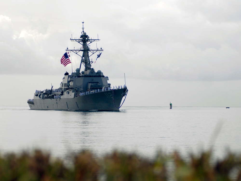 USS Michael Murphy arrives at its home port