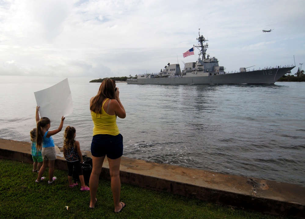 USS Michael Murphy arrives at its home port