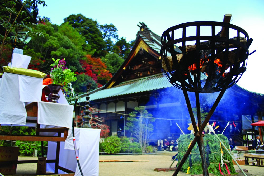 Fire-walking ceremony lights up Miyajima Daisho-in