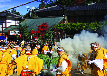 Fire-walking ceremony lights up Miyajima Daisho-in