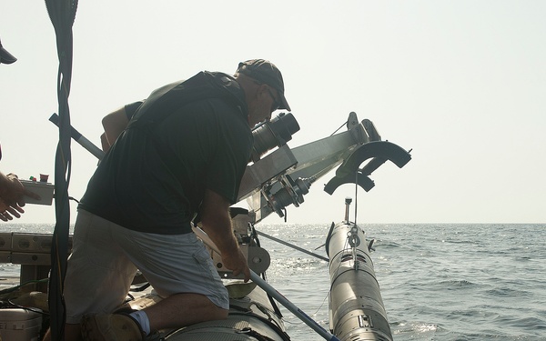 Underwater unmanned vehicle launch