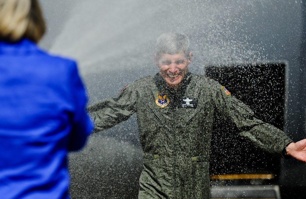 General Schwartz comes to Hurlburt for his final flight