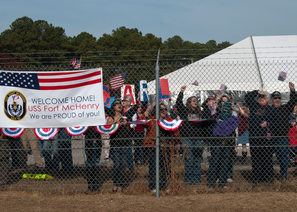 USS Fort McHenry homecoming