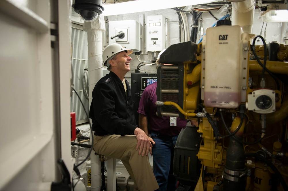 CNO visits shipbuilding facilities