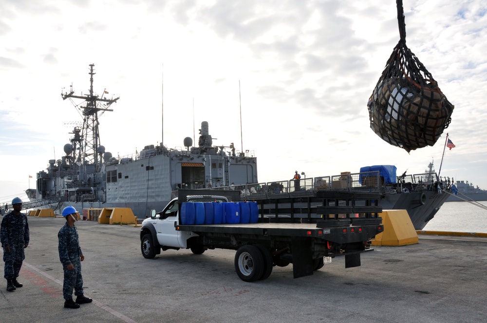 USS Carr crew offloads seized drugs