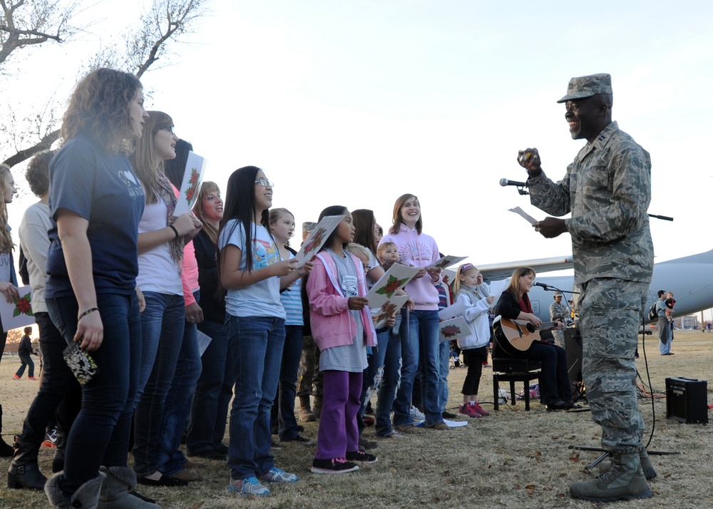 Altus AFB Christmas tree lighting