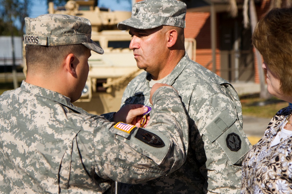 Army Reserve Military Police soldier receives Purple Heart