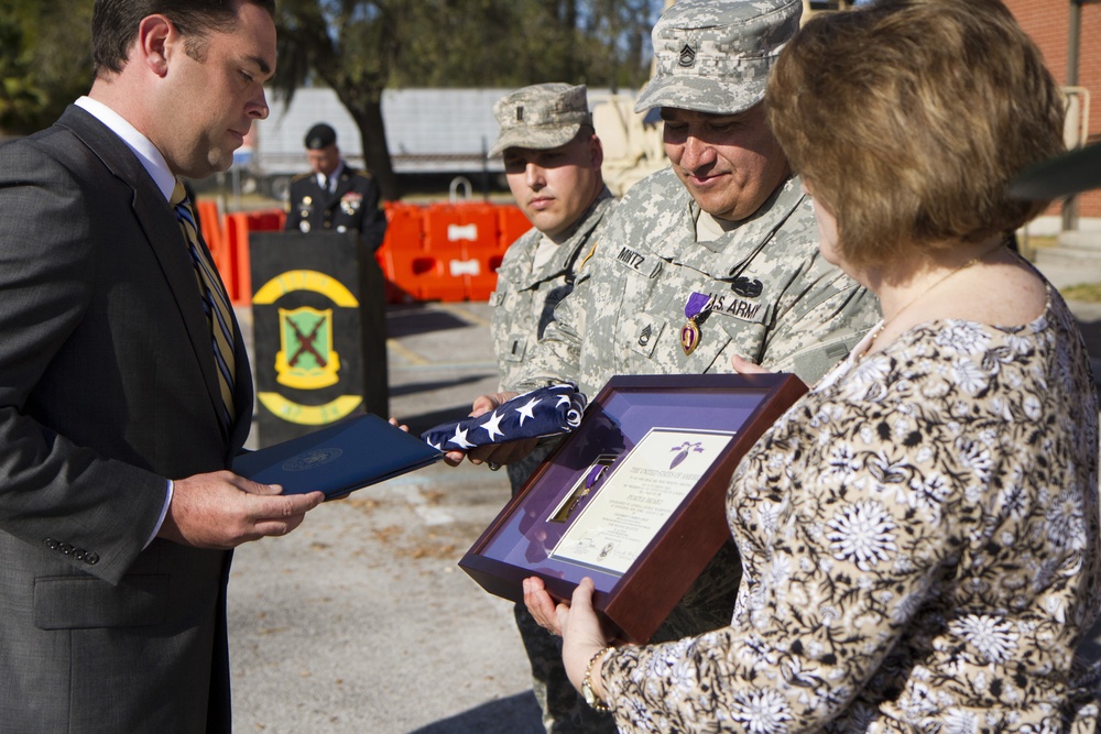 Army Reserve Military Police soldier receives Purple Heart