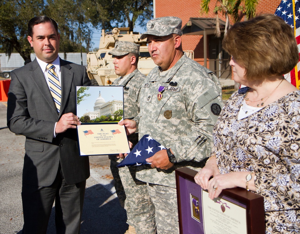 Army Reserve Military Police soldier receives Purple Heart