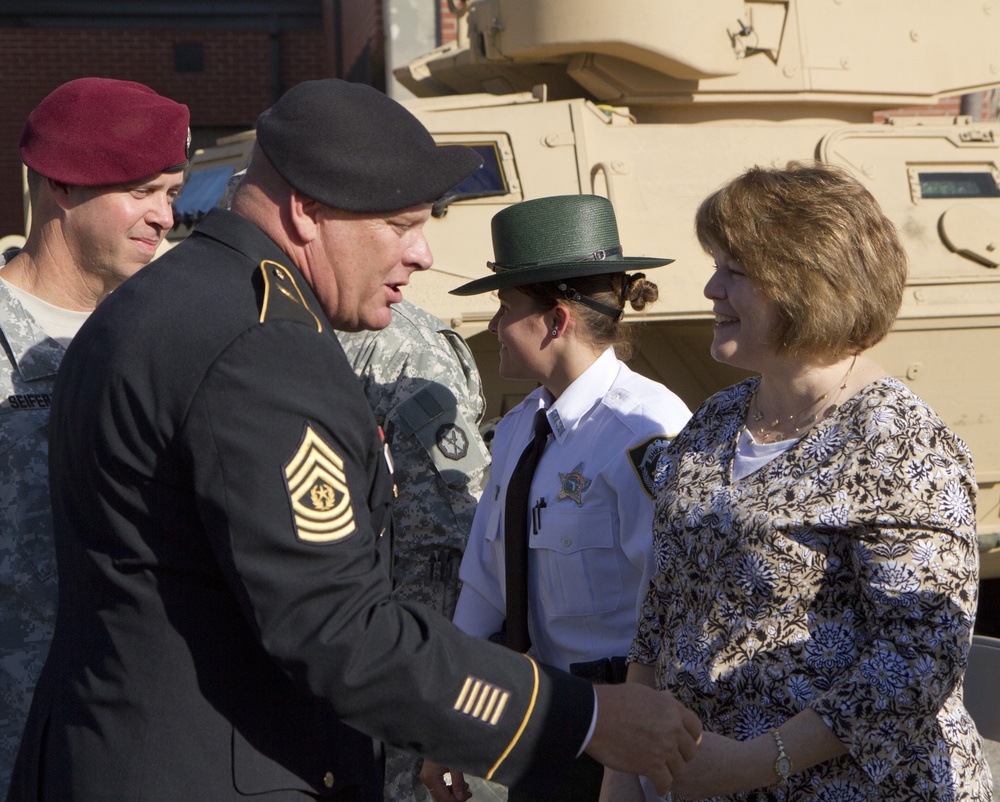 Army Reserve Military Police soldier receives Purple Heart