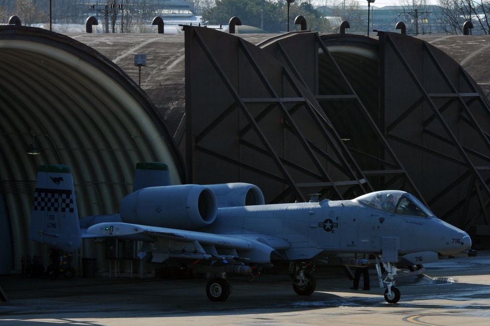 A-10 Thunderbolt IIs prep for flight