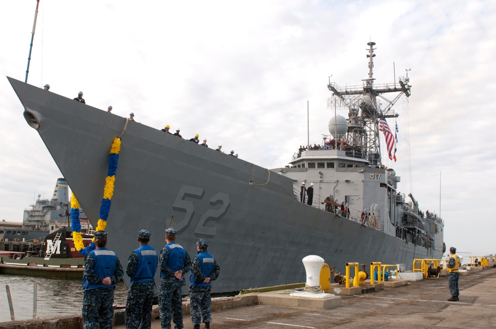 USS Carr (FFG 52) return to home port