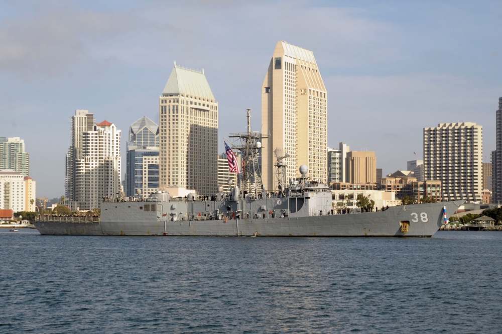 USS Curts returns to San Diego