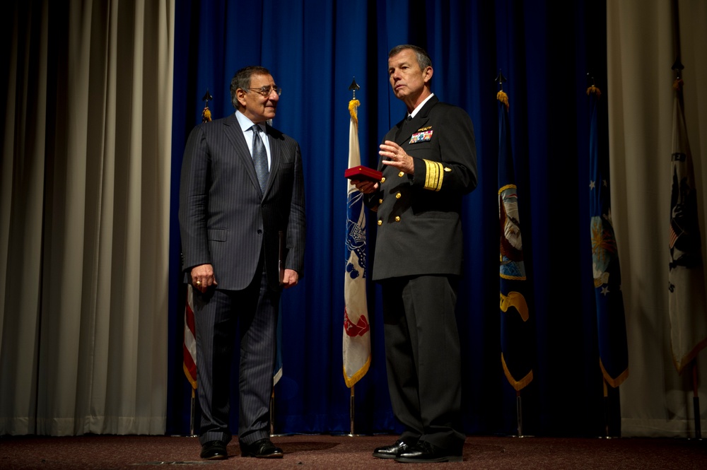 Panetta visits Walter Reed