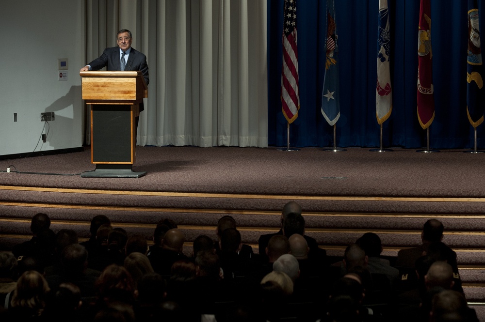 Panetta visits Walter Reed