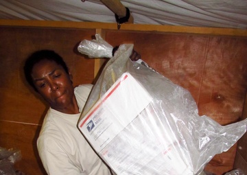 Army delivers mail before Christmas