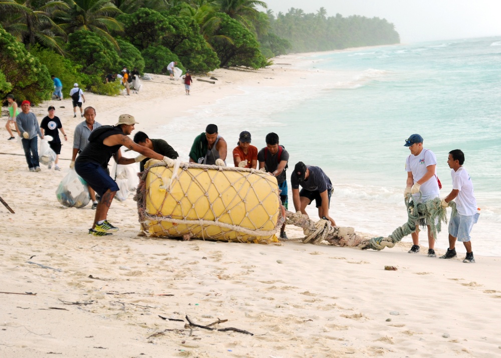 Beach clean-up in Diego Garcia