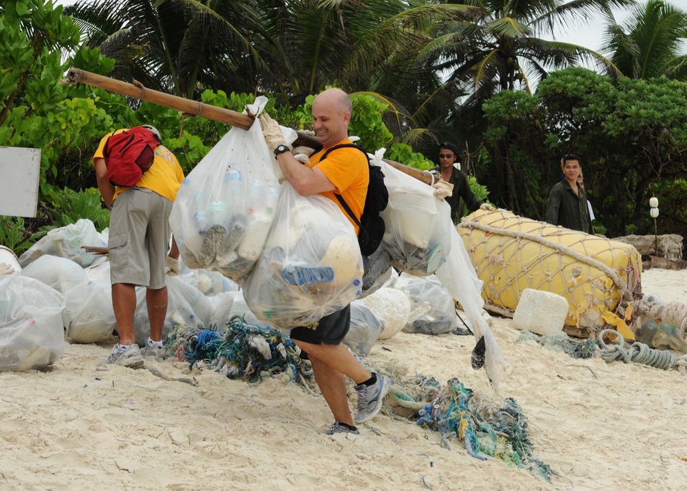 Beach clean-up in Diego Garcia