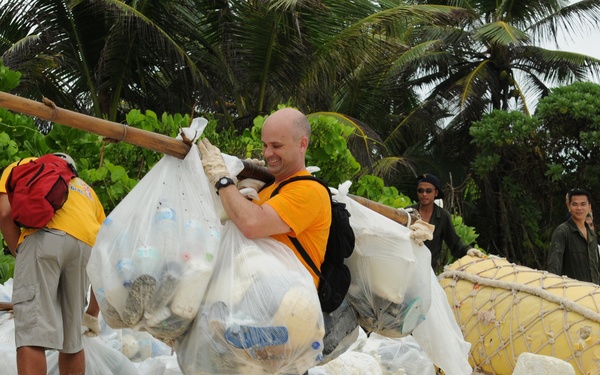 Beach clean-up in Diego Garcia