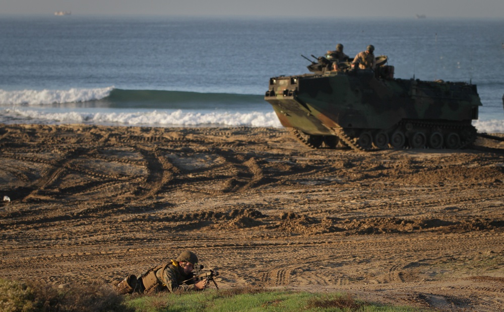 1st Marine Division exercises amphibious landing capabilities during Steel Knight